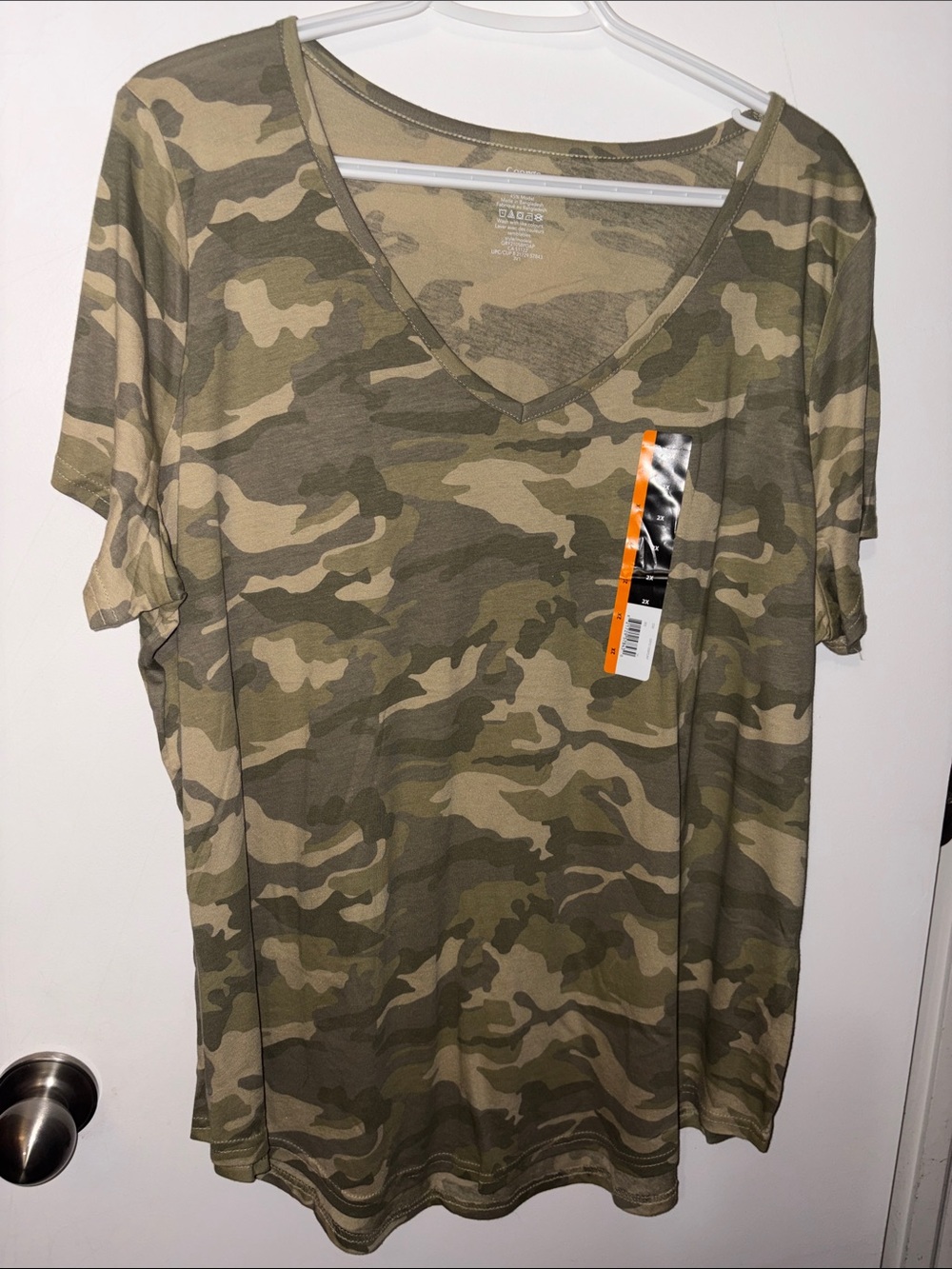 NWT 2XL George Green Camo V-Neck Short Sleeve Tee PTP 26”